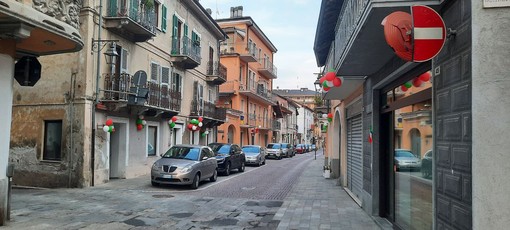 Via Marconi a Borgo decorata dai commercianti in onore di Mattarella e per la Festa della Liberazione