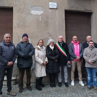 Domenica lo scoprimento delle due targhe  in via Basteris, lato piazza Municipio e l'altra lato piazzetta del Piano