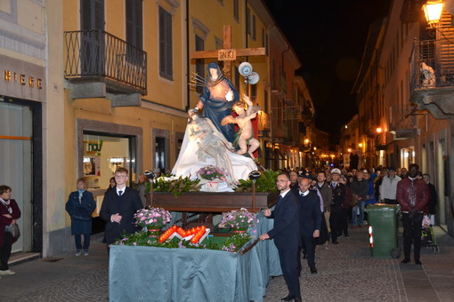 Domani a Bra la processione dell'Addolorata apre le celebrazioni della Settimana Santa