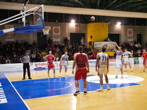 Basket Serie C:  la S. Bernardo Campus vince il derby con Savigliano ed aggancia la vetta della classifica