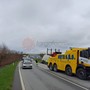 Ennesimo incidente sulla provinciale 7: camion esce di strada e resta in bilico sulla banchina