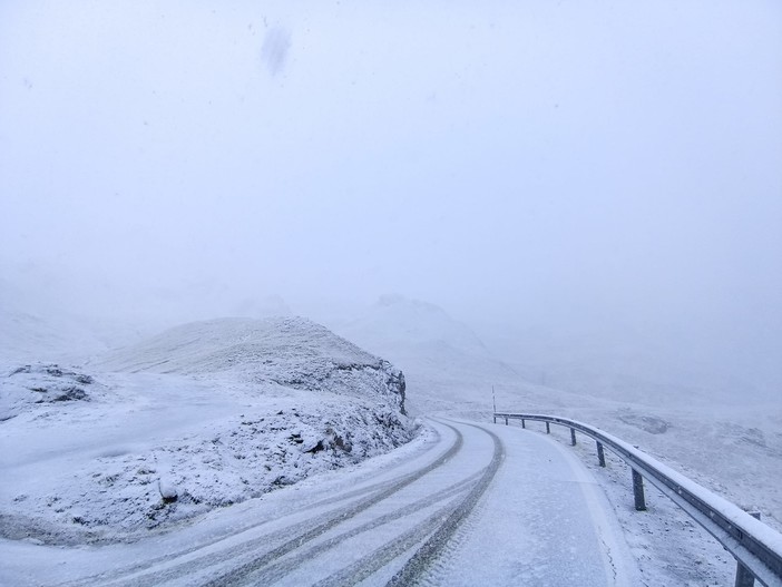 &quot;Sorpresa del 1° novembre&quot;: la prima neve al Colle dell'Agnello, in Valle Varaita