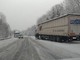 Continua a nevicare, mezzi pesanti in difficoltà: istituito il filtraggio sulla Torino-Savona