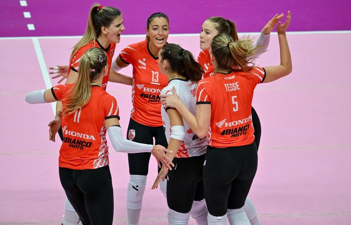 Volley femminile A1. La Honda Olivero Cuneo scalda i motori: sabato sera esordio contro la Savino Del Bene Volley