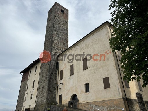 Il castello di Mombasiglio, sede del GAL