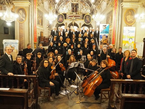 Il Copo Polifonico Monserrato con l'orchestra Fidei Donum in un'immagine di repertorio