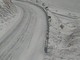 Nuvole e temperature in discesa: debole nevicata imbianca la statale 21 ad Argentera