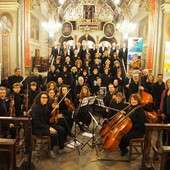 Il Copo Polifonico Monserrato con l'orchestra Fidei Donum in un'immagine di repertorio