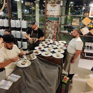 La cena stellata a base di cioccolato ha chiuso la partecipatissima edizione 2024 del Festival &quot;Connessioni&quot;