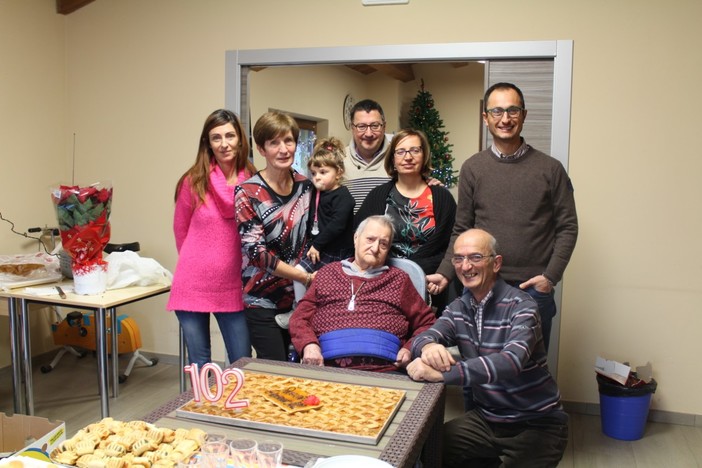 &quot;Nina&quot; e la sua famiglia nel giorno del suo 102° compleanno