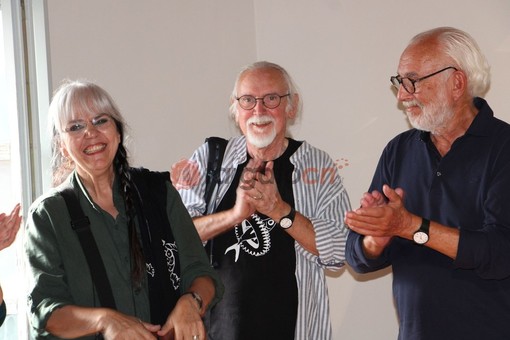 Cinzia Ghigliano e Marco Tomatis con il maestro Altan