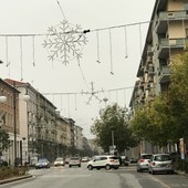 In via Roma e corso Giolitti a Cuneo al via l'allestimento delle luci di Natale