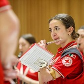 La giovane cuneese Cristina Belloni tra i musicisti della fanfara della Croce Rossa che hanno suonato per Papa Francesco