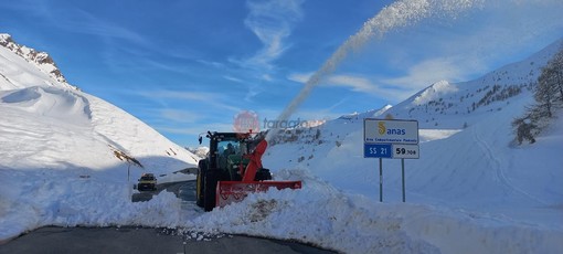 Sgomberata la strada e rimossi i blocchi: finalmente riaperto il colle della Maddalena