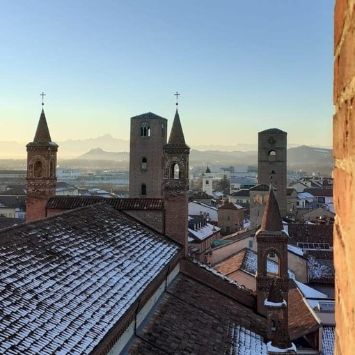 La vista di Alba dal campanile: uno scorcio romantico