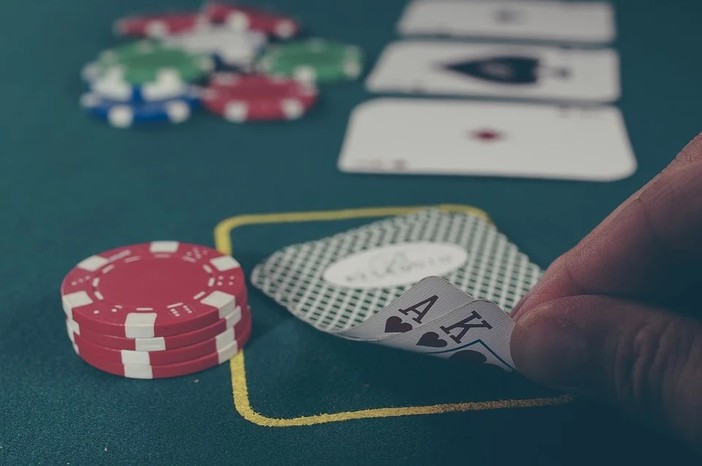 Come funzionano le tasse sulle vincite a poker (online o nei casinò)