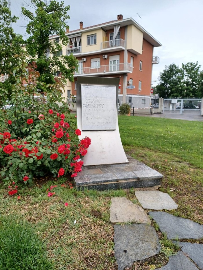 Alcuni cippi alla memoria fotografati da membri ANPI. Le immagini sono state inviate al consigliere Fabio Tripaldi.