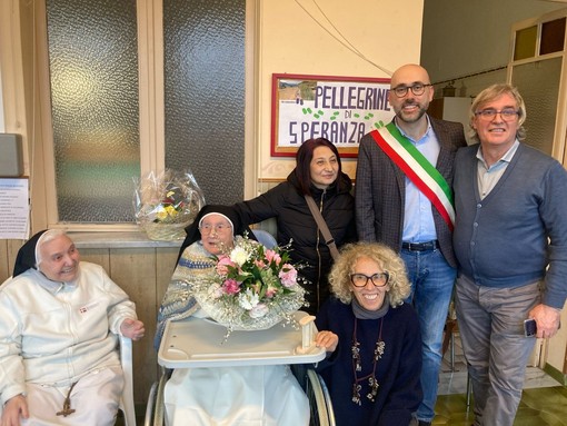 Mondovì in festa per i cento anni di Suor Anna Luisa