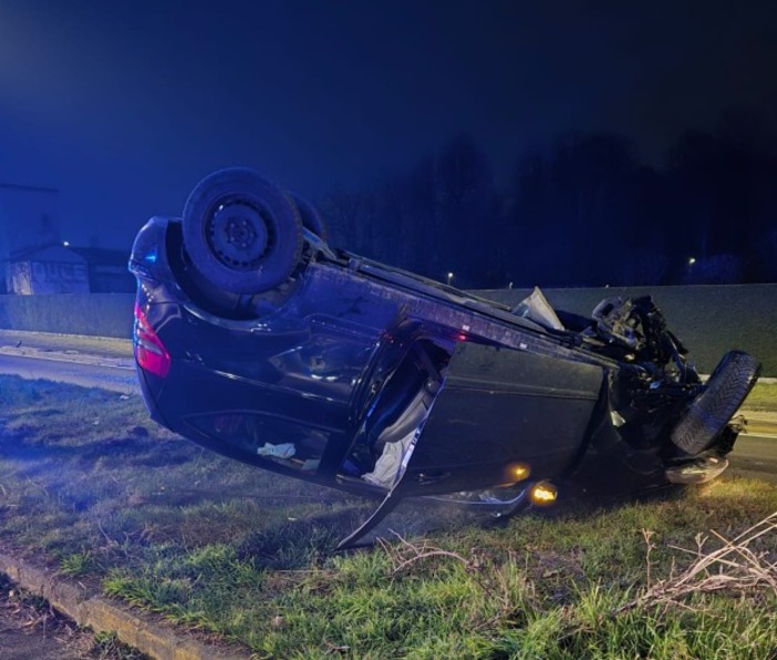 L'auto finita fuori strada alle porte del capoluogo