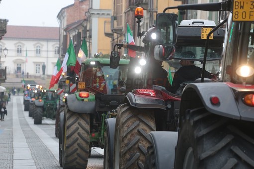 Il corteo di trattori a Fossano