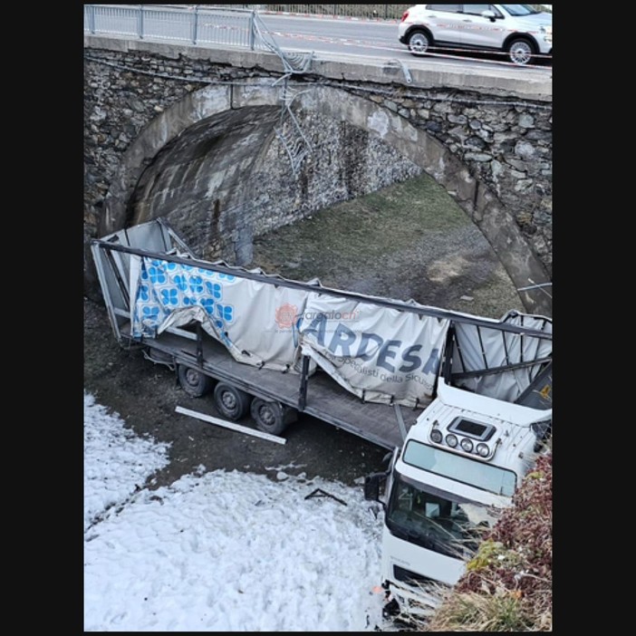 Il mezzo caduto sul ponte di Vinadio