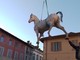 Il cavallo di Napoleone, dell'artista Franco Alessandria, esposto a Lesegno: qui venne salvato il destriero di Bonaparte