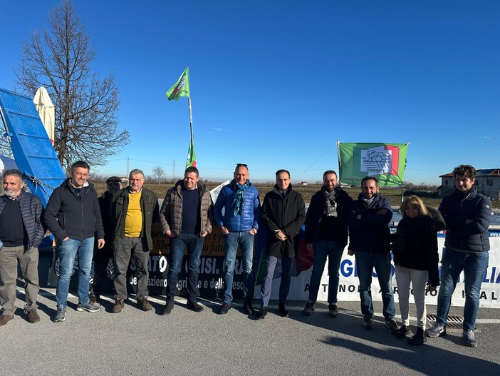 Agricoltori autonomi in presidio a Peveragno: stamattina la visita del presidente Cirio