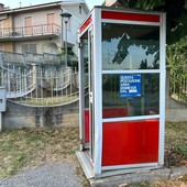 La cabina telefonica di via Torino a Villanova Mondovì