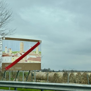 Fuori legge i pannelli turistici sull’autostrada Torino-Savona, sanzionata Autofiori