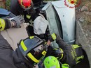 Auto fuori strada in via Gerbola a Manta