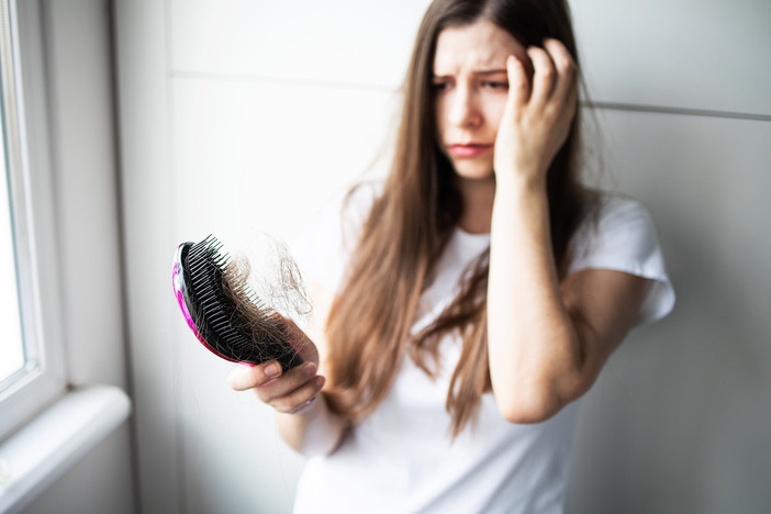 Caduta dei capelli nelle donne: tutto quello che c’è da sapere