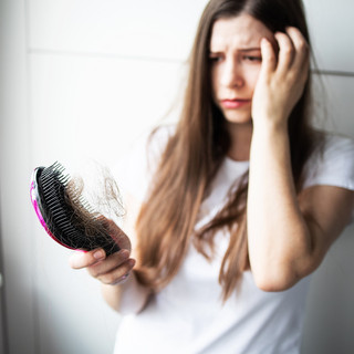 Caduta dei capelli nelle donne: tutto quello che c’è da sapere