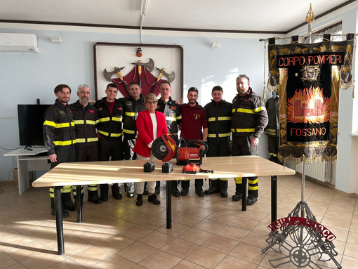 Azienda di Salmour dona un elettrotroncatore  ai Vigili del Fuoco volontari di Fossano