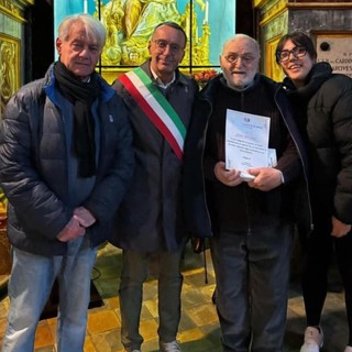 In foto don Bruno festeggiato per i suoi 90 anni