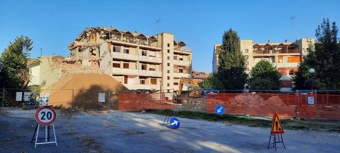 Al via la demolizione nel quartiere popolare di Borgo San Dalmazzo [FOTO]