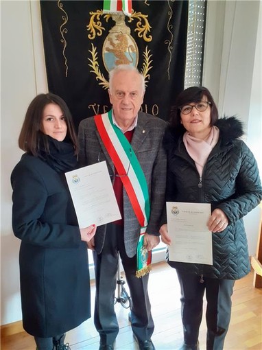 Le signore Xhuliana Dervishi e Zhulieta Tringaj con il sindaco GianCarlo Panero