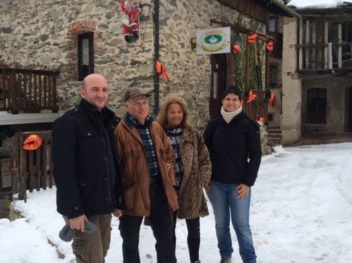 Nella foto, scattata a marzo del 2017, Enrico Neroni, Giovanni Bottero con la compagna Giuliana e Veronica Leone