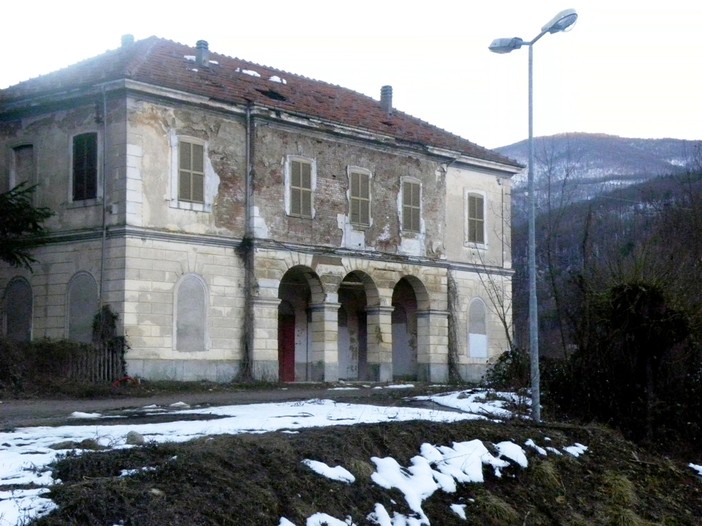 L'ex stazione ferroviaria di Priola (© Targatocn.it)