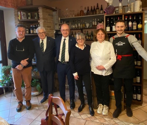 La scrittrice Cristina Rava ospite della delegazione Cuneo-Saluzzo dell'Accademia italiana di cucina