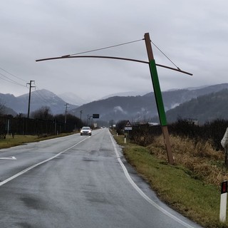 Trasloca da Piasco a Venasca il discusso arco della Porta di Valle