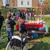 Madonna dell'Olmo, i compagni di classe organizzano una festa a sorpresa nel giorno del suo compleanno