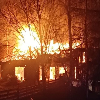 Incendio a Chiusa Pesio: &quot;L'agriturismo Coc Ner è salvo. Non cancellate le prenotazioni&quot;