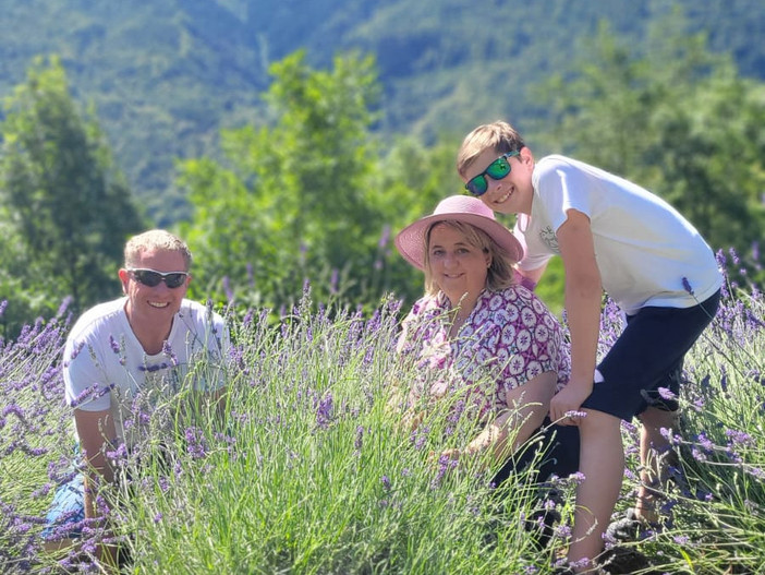 STORIE DI MONTAGNA 132/ Una famiglia, un borgo alpino, un campo di lavanda