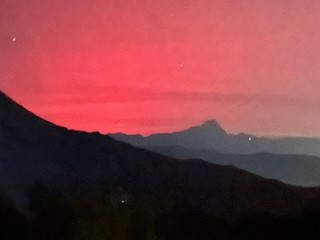 L'aurora boreale a Vernante nelle foto di Aurora Giordano, Maurizio Dalmasso, Erica Giordano e Chiara Giordano