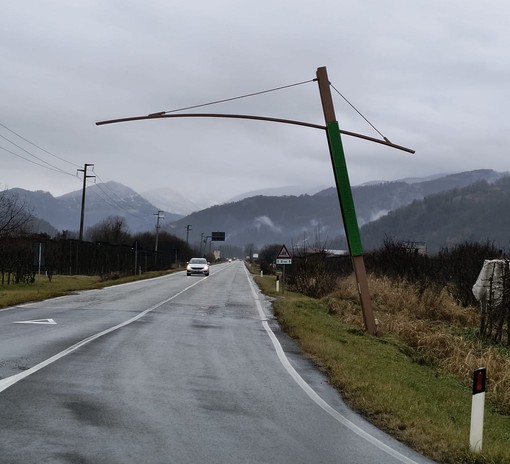 Trasloca da Piasco a Venasca il discusso arco della Porta di Valle