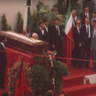 Immagine del funerale epocale di Berlinguer tratta dall'opera &quot;Arrivederci, Berlinguer&quot;