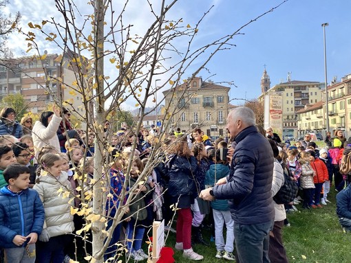 A Saluzzo Comune e scuole mettonoa. dimora una decina di alberi nel parco di Vigna Ariaudo