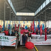 &quot;Democrazia, solidarietà e giustizia sociale&quot;: in 400 a Cuneo alla Festa dei Lavoratori, a dispetto della pioggia