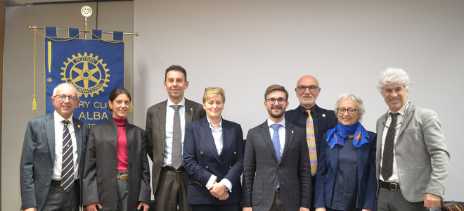 Da sinistra (nella foto di Lucia Ernè): Ginetto Pellerino, Gaia Frunzio, Roberto Bodrito, Nicoletta Ponchione, Alberto Gatto, Rosario D’Acunto, Piera Arata e Roberto Cavallo