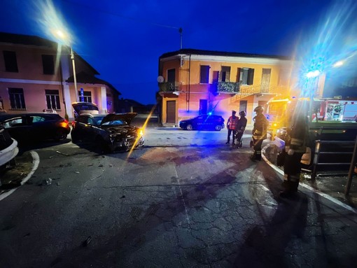 Due feriti nello scontro tra auto a Maddalene di Fossano
